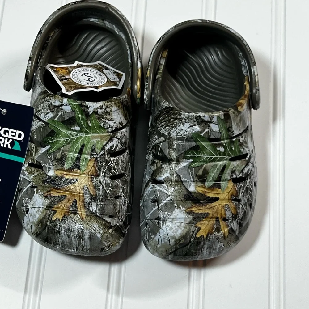 Little Boys Size 6 Rugged Shark Camo Lightweight Clogs Sandals